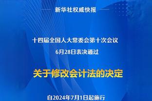 不甘啊！梅西获2023年金球奖时，哈兰德的反应